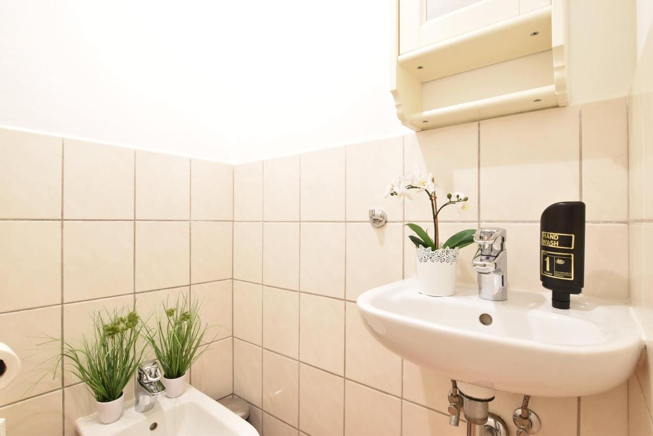 Riesiges Zentrales Apartment Mit Parkplatz Innsbruck Exteriér fotografie